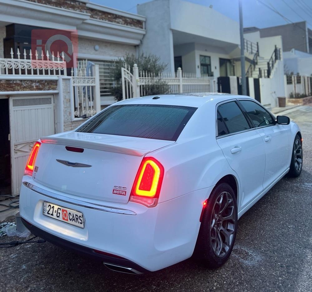 کرایسلەر 300